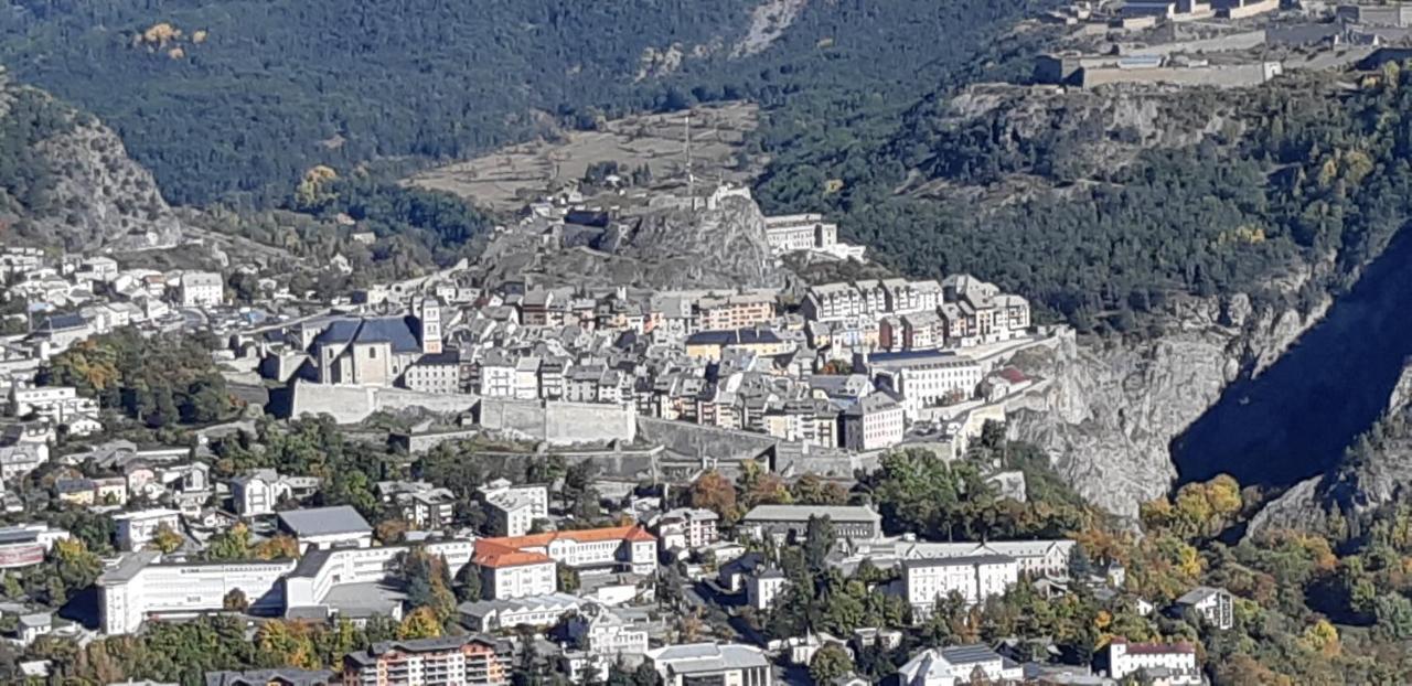 Ferienwohnung A Deux Pas ... Briançon Exterior foto